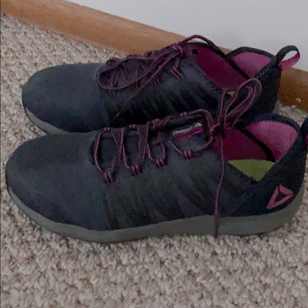 Women’s Reebok steel toe work shoes